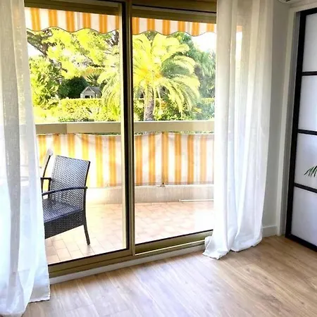 Apartamento F2 Res Standing + Piscine à 10mn De La Mer à Pied